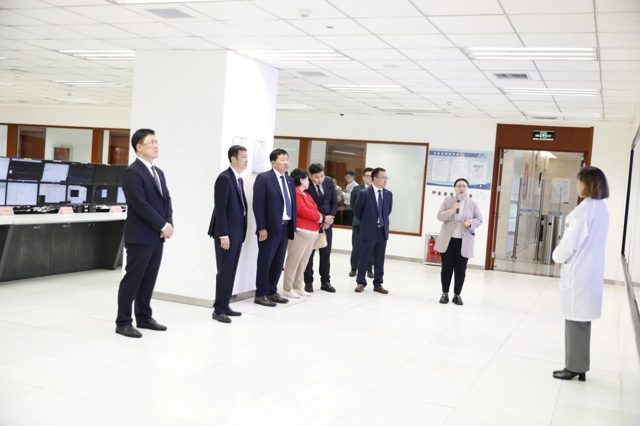 楼齐良与蒙古国国家大呼拉尔议员、交通运输部部长博·德勒格尔赛汗座谈交流