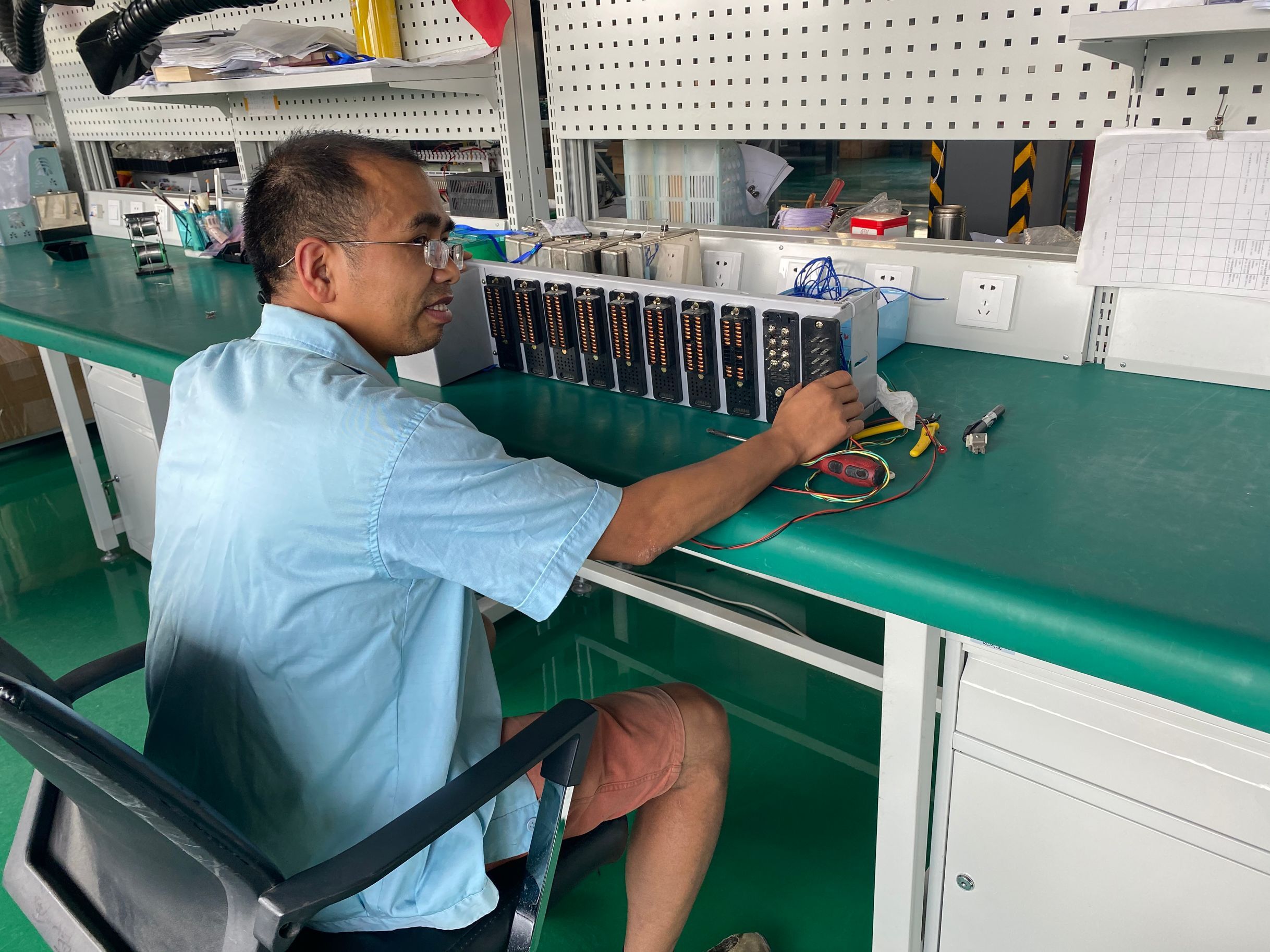 积极响应提质增效，成通公司生产管理部测试工程师王强改良测试工装