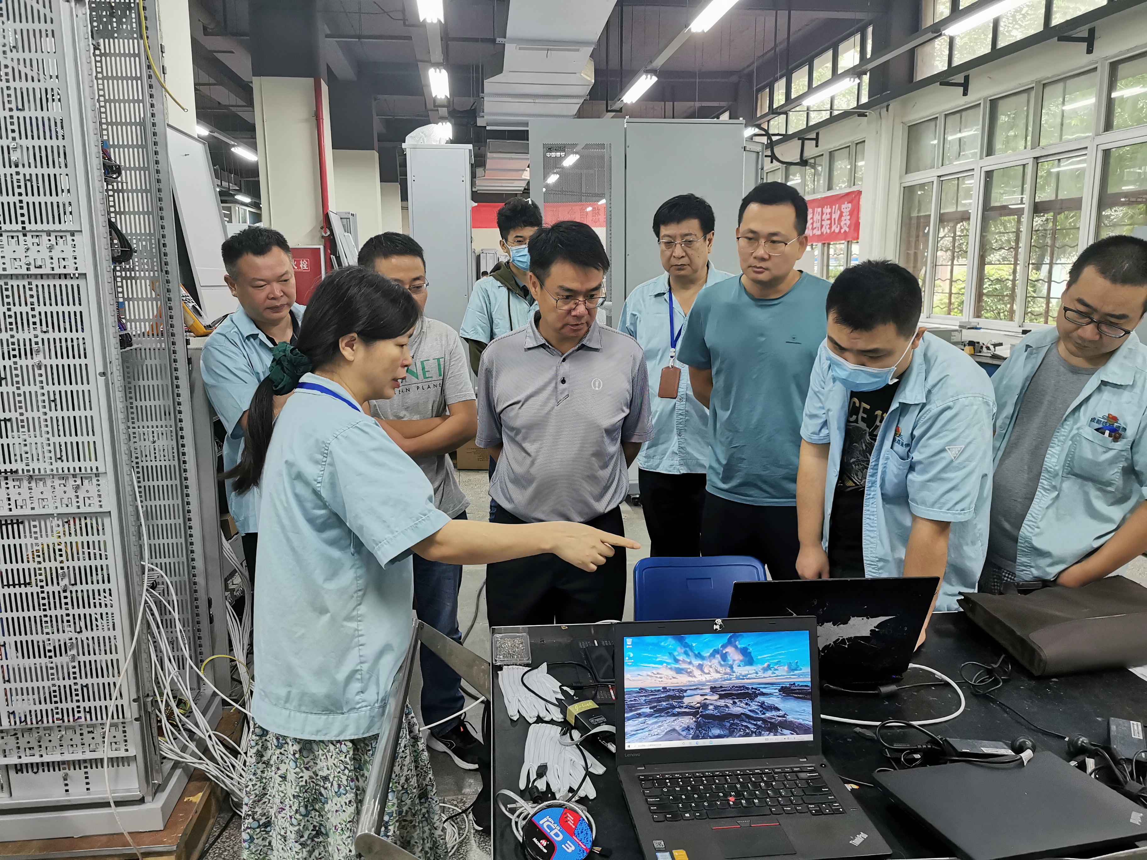 比亚迪通信信号有限公司一行到访成通公司参观计轴设备生产线
