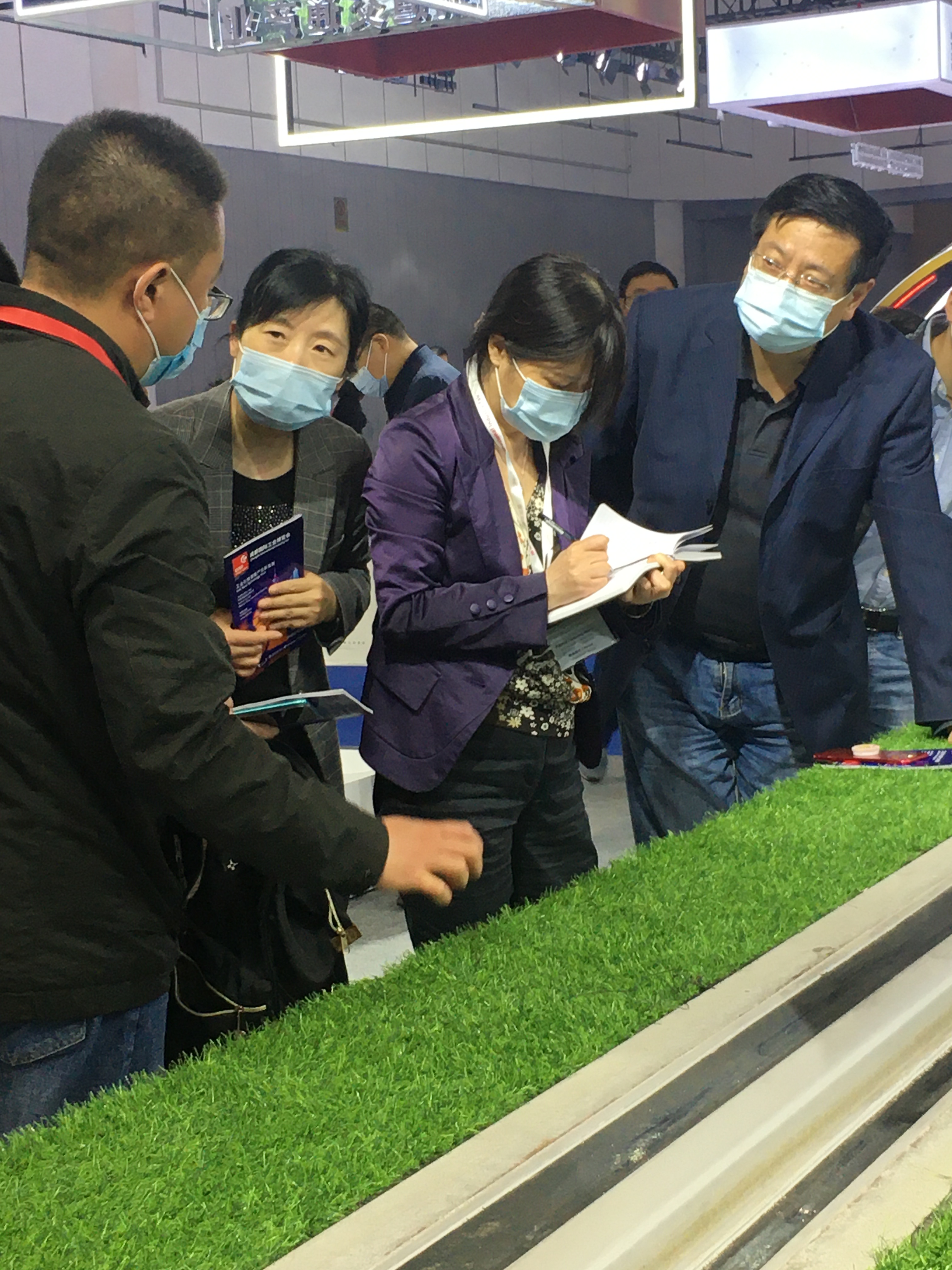 成通公司受邀参观成都国际工业博览会