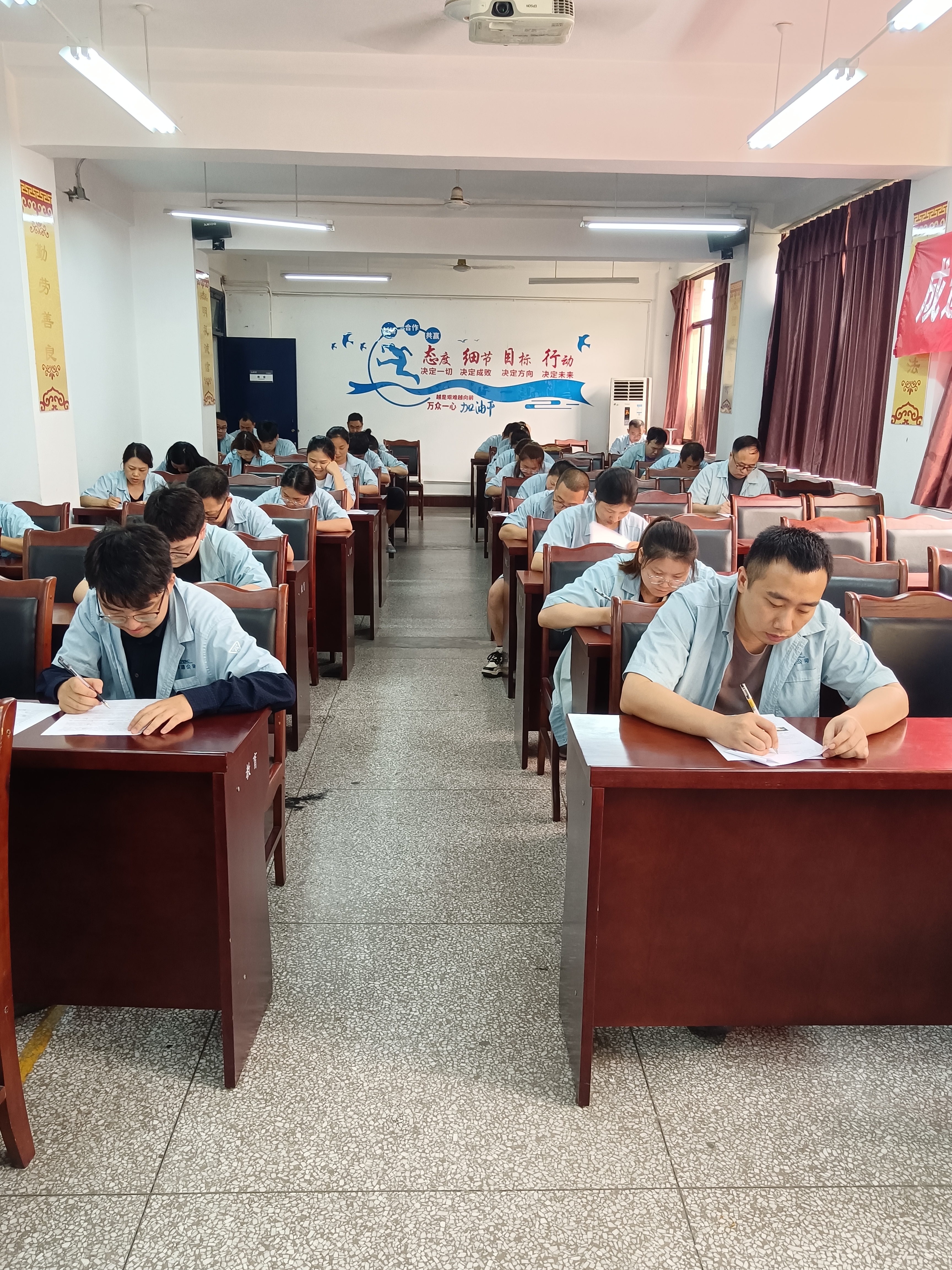 成通公司纪委对上岗取证考试工作进行全程监督