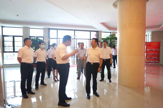 湖南省副省长陈飞率队到集团公司开展调研座谈