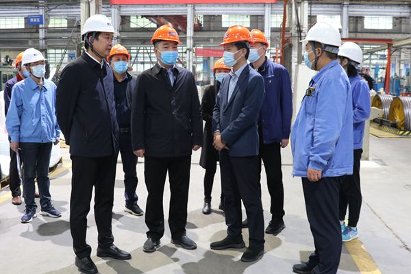 焦作市解放区区委副书记、区长千怀贵一行莅临焦缆公司检查指导工作