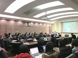 围绕经营中心，服务企业改革，全面开展“七五”普法教育