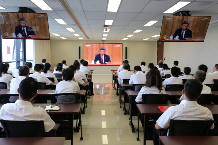 国际控股全体党员认真收看庆祝中国共产党 成立105周年大会盛况