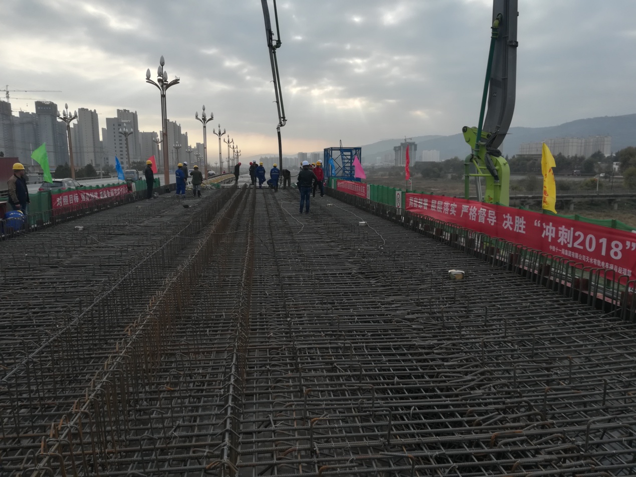 天水有轨电车示范线藉河特大桥首跨现浇梁成功浇筑