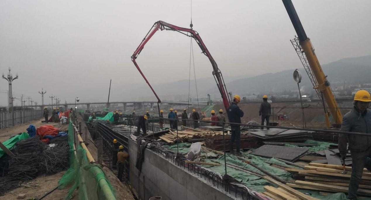 天水有轨电车示范线全力冲刺站前框廊段施工