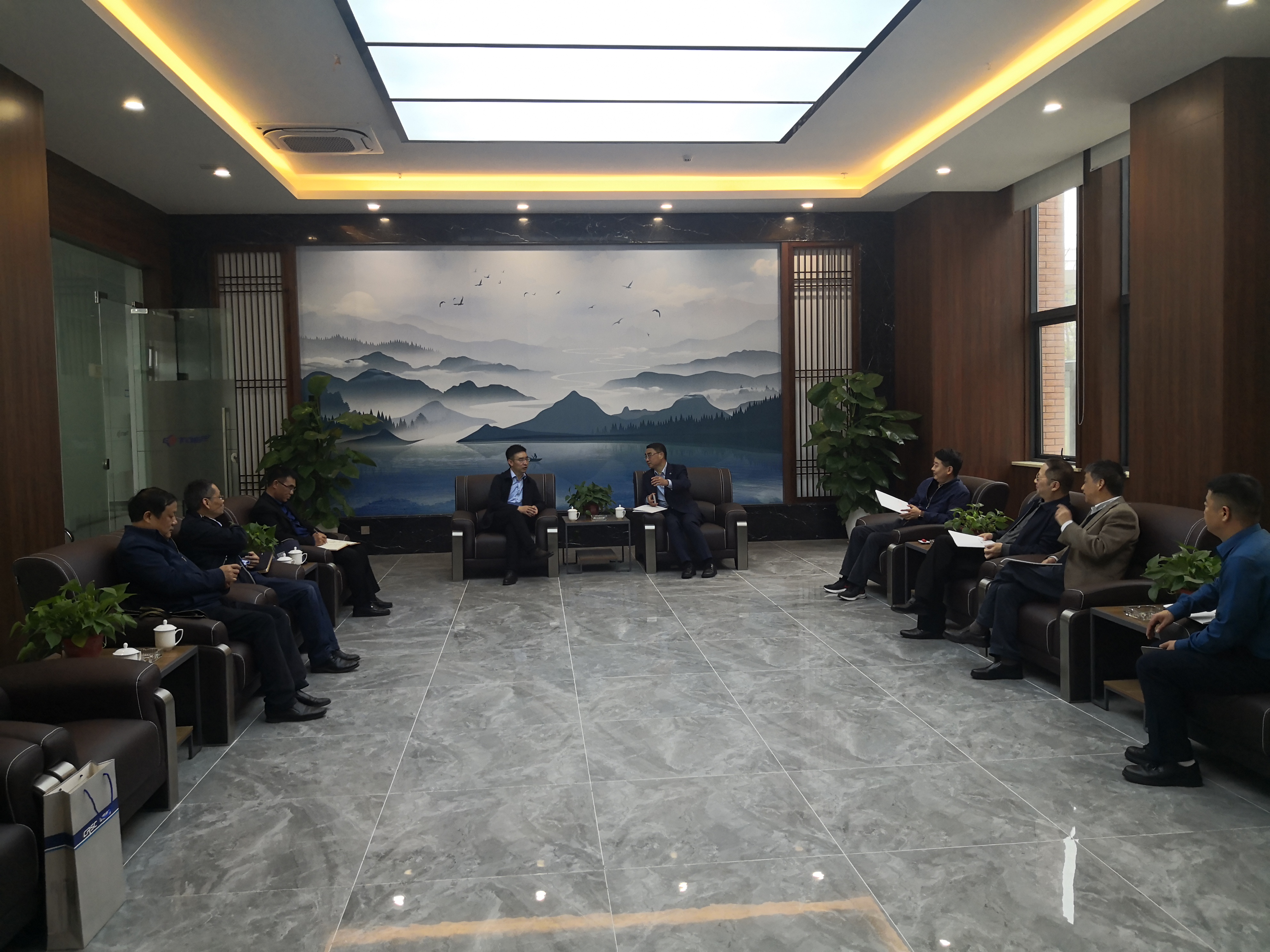 通号轨道车辆公司与通达电磁能公司交流