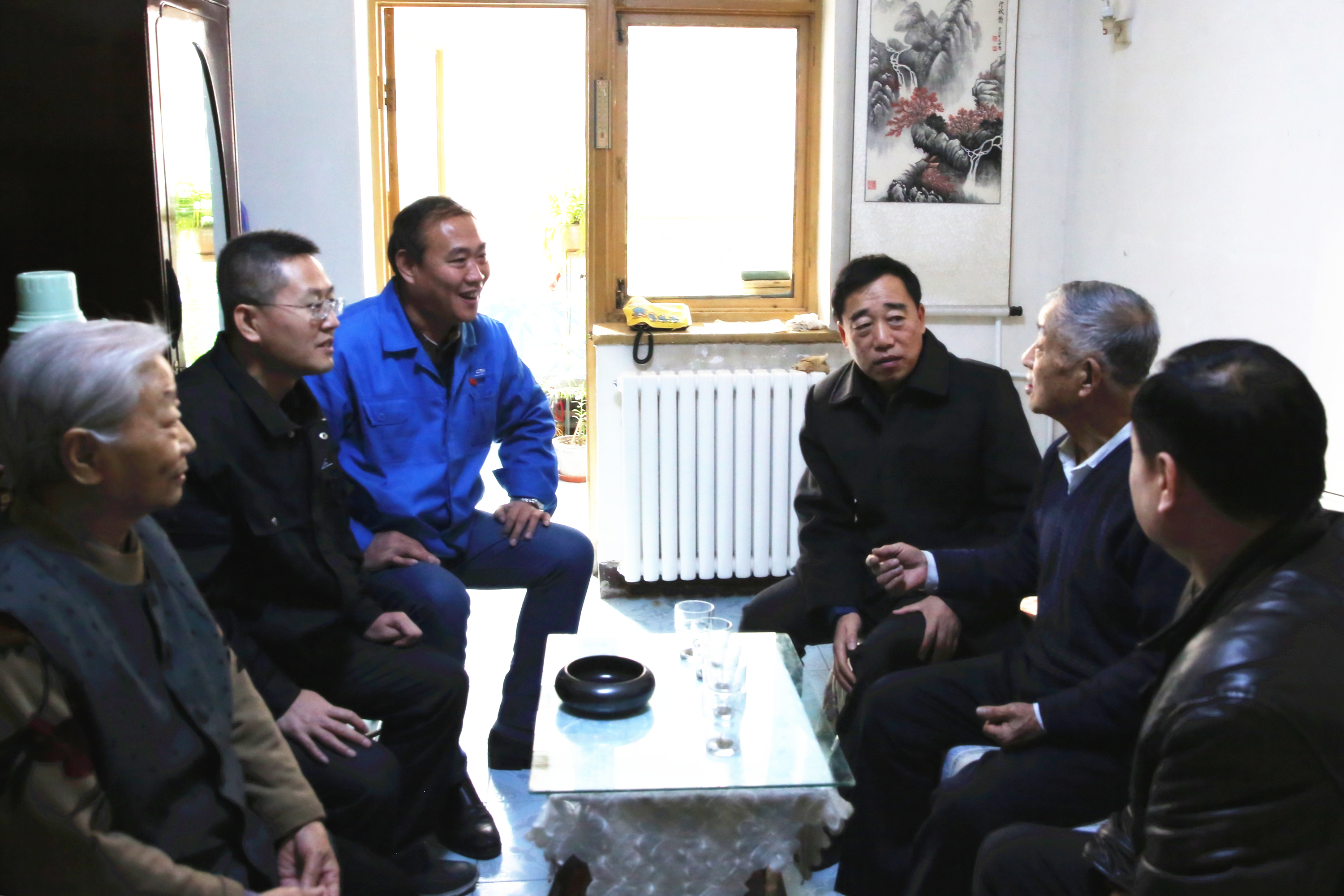 津信公司全面开展两节送温暖慰问活动