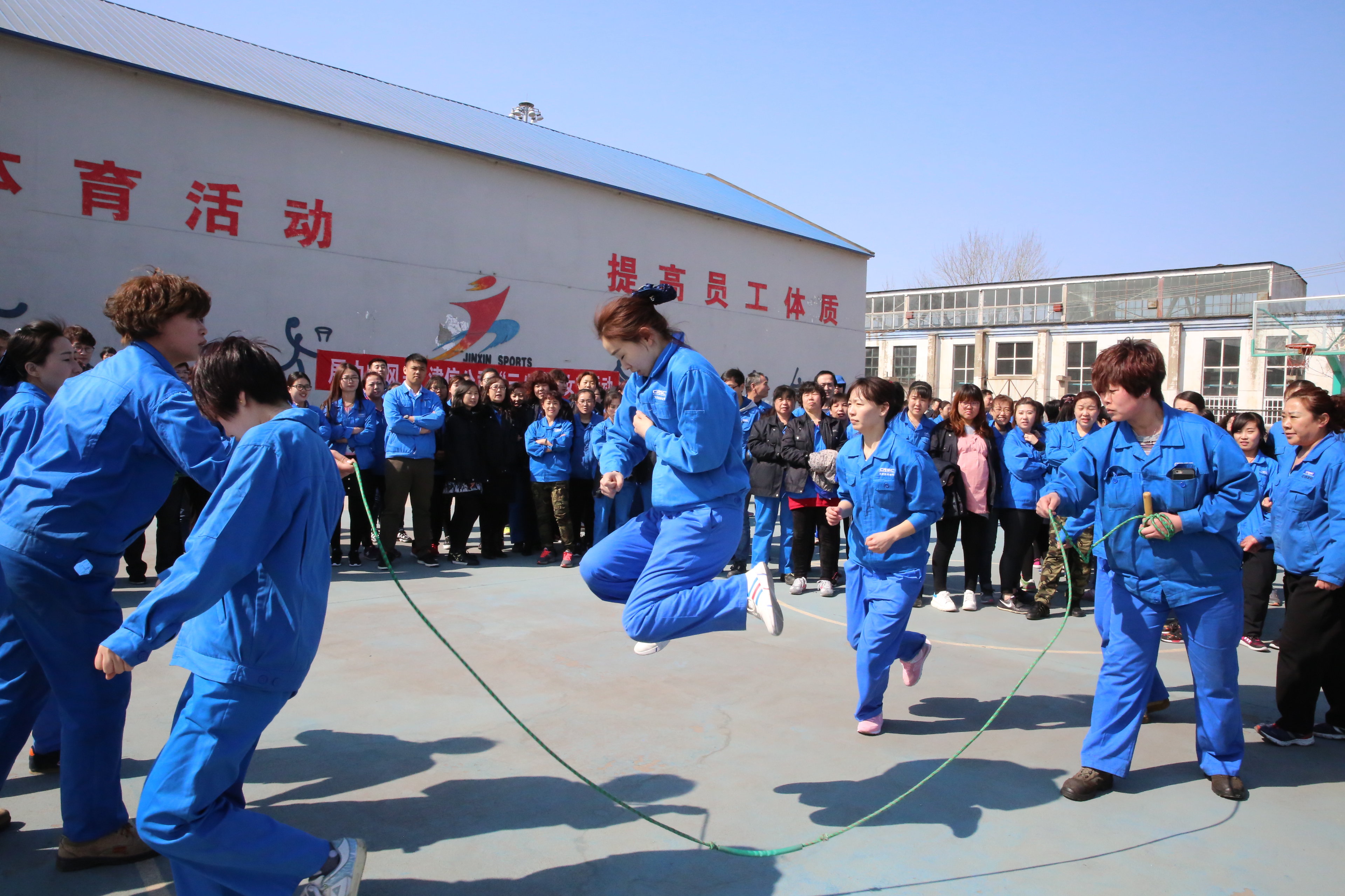 津信女工展巾帼风采