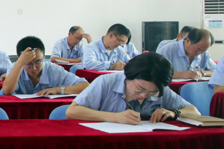 津信公司“闭卷考试”检验主题教育学习成效