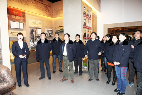 参观省反腐倡廉展览（好）-1